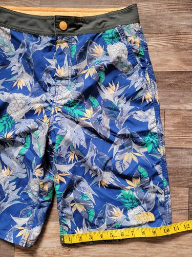 THE NORTH FACE Boys Sz XL Swim Trunks Blue Pineapple Floral Board Short NWT - Picture 3 of 13