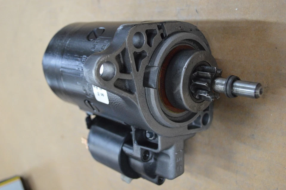 MOTOR DE ARRANQUE VOLKSWAGEN GOLF JETTA CABRIOLET SCIROCCO CORRADO BOSCH SR33X Foto 2 de 4