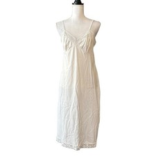VINTAGE VANITY FAIR 100 Nylon Full Dress Slip Women  s SZ 38 White Made in USA