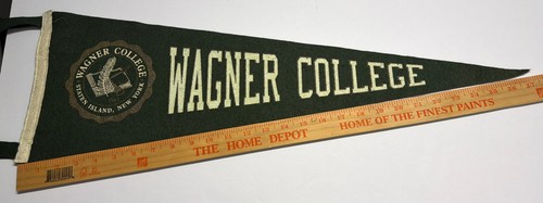VINTAGE WAGNER COLLEGE SEAHAWKS FELT PENNANT NCAA NY STATE ISLAND NEW YORK FLAG