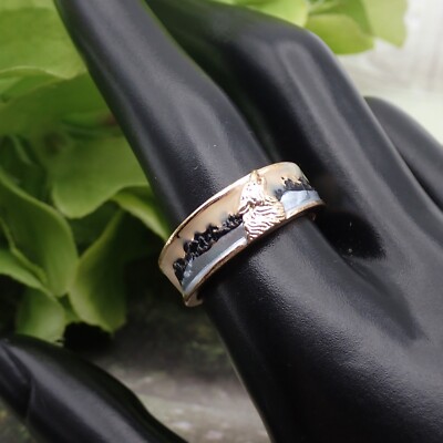 Vintage Call of the Wild Wolf Enamel Size Gold Tone Band Ring