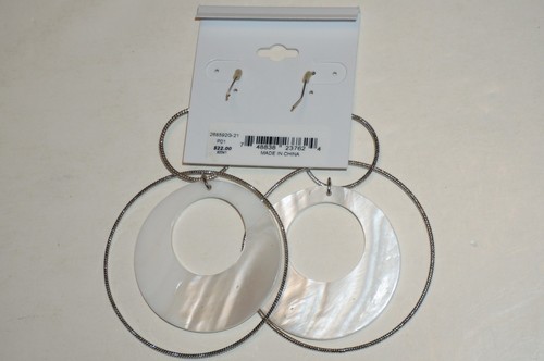 NWT GUESS EARRINGS 268592G-21 - Picture 3 of 6