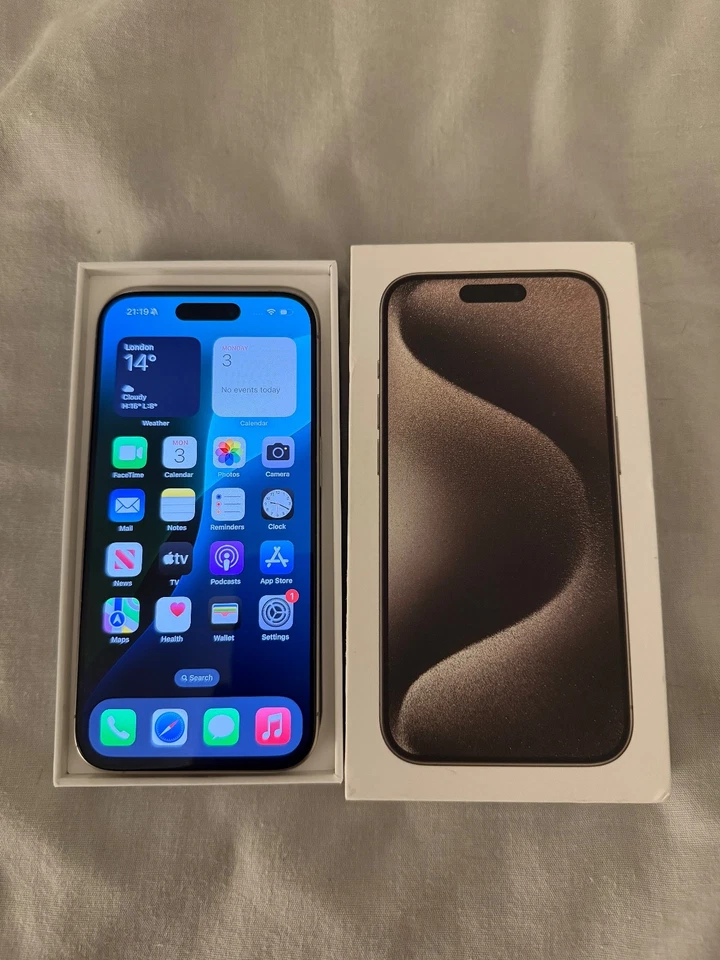 iphone 15 pro 128 gb natural titanium, Excellent condition - Image 2 of 4