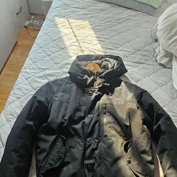 Discovery Padded Jacket - Excellent Condition - image 3