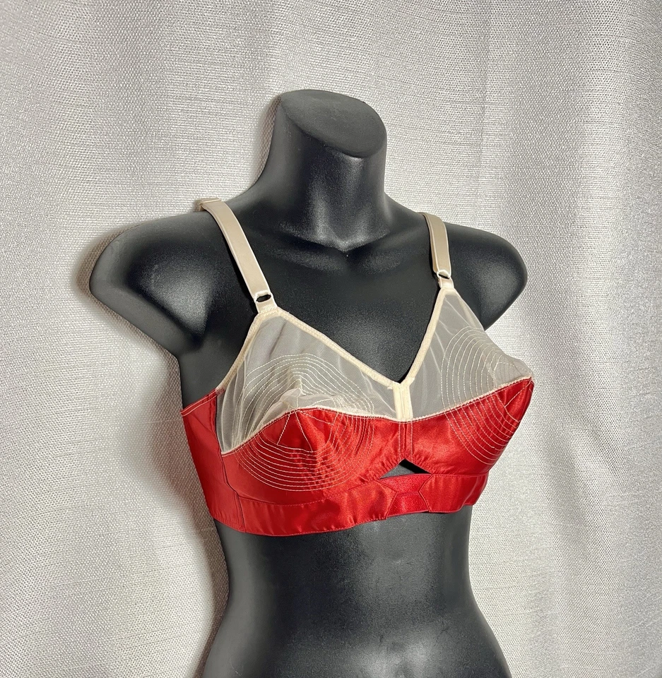 Sujetador Bullet Pinup Cabaret Cono Sujetador Rojo Blanco Satinado Transparente 36B RARO Lencería Retro Foto 3 de 4