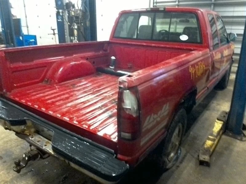 Condensador de CA de 25 mm de grosor para camioneta Chevrolet 1500 94-95 10238429 Foto 4 de 4