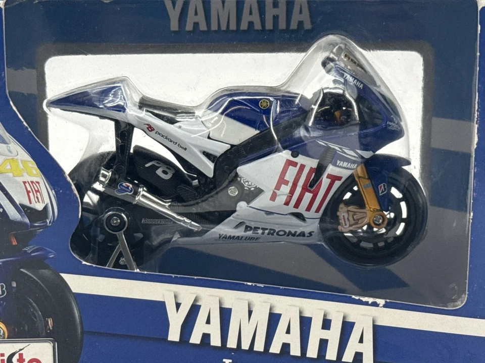 Maisto Yamaha YZR-M1 Team Fiat 2009 1:18 Diecast Motorcycle - Image 2 of 4