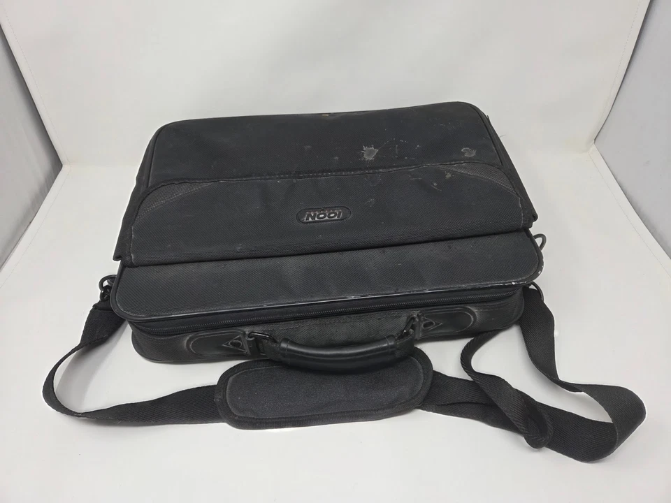 Laptop Apple IBook G4 con estuche de transporte correa para el hombro y teclado incorporado Foto 2 de 4