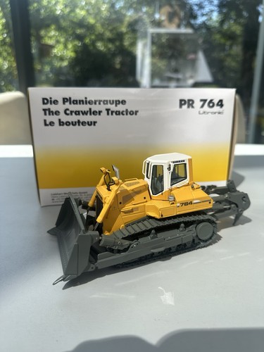 Liebherr 764 Dozer Model 1/50 - Picture 2 of 2