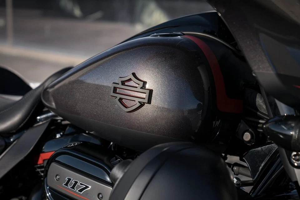 🔥OEM Harley CVO Touring Emblemas de tanque de gasolina Denim Negro y Naranja Genuino🔥 Foto 2 de 4
