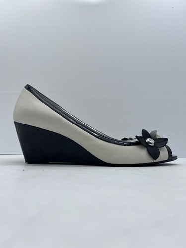 Etienne Aigner Cream Black White Peep Toe Wedge Women’s Shoes Size US 11 Flower