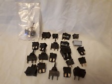 SELECCIÓN DE 22 INTERRUPTORES BASCULANTES Y PALANCA DE MONTAJE EN PANEL - NUEVOS Y USADOS