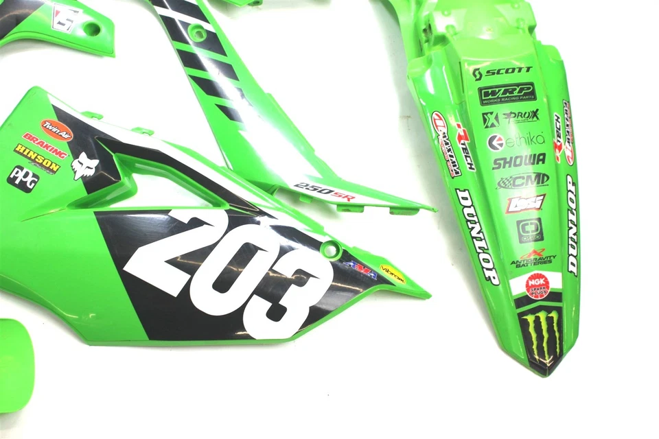 Guardabarros de plástico Kawasaki KX250 2023 con gráficos numéricos Foto 4 de 4