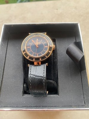 Versus by Versace Damen Logo SP8160015 Schwarz/Gold Echtleder Analog Uhr