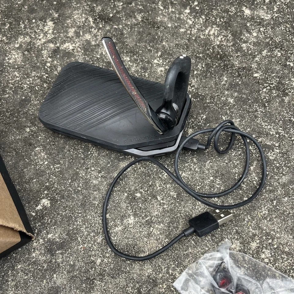 Auriculares inalámbricos Plantronics Voyager 5200 UC (falta dongle USB y no probado) Foto 4 de 4