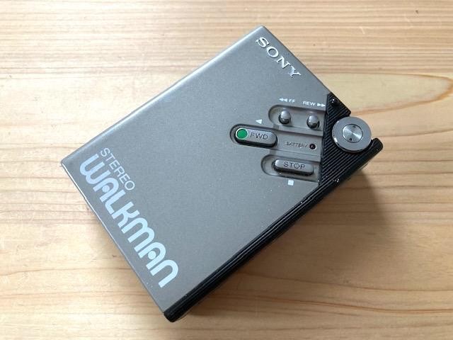 SONY WALKMAN II シルバー　WM-2 動作品　ホルダー付 Sony Wm-2 Silver Walkman 2 Portable Cassette Player Serviced