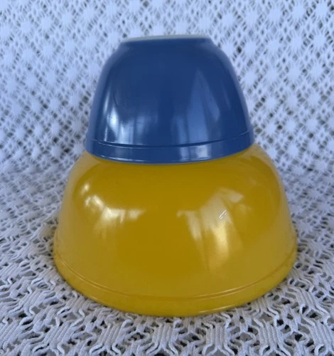 Pyrex Reverse Primary Blue 401 Yellow 403 Mixing Bowl Set