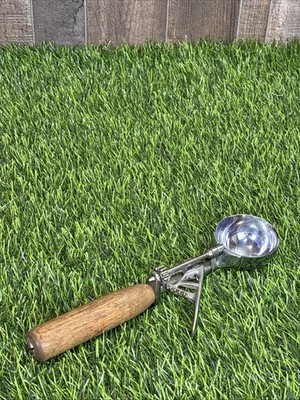 Vintage Hamilton Beach No 31 Ice Cream Scoop Wood Handle Trigger Disher 