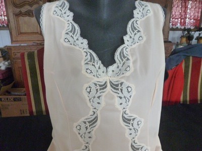 jolie combinaison &fond de robe vintage jolie dentelle T56 ref C568