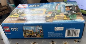 LEGO CITY: Service Truck (60073) with Port-A-Potty Trailer & 2 Minifigures  RARE