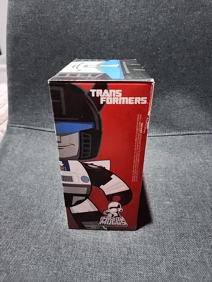 TRANSFORMERS Universe Mighty Muggs Autobot Jazz NIB - Image 4 of 4