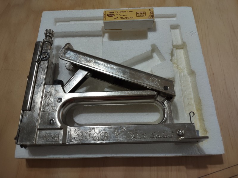 KADEE TWIN RAIL SPIKER CODE 70 HO-HON3-S-Sn3