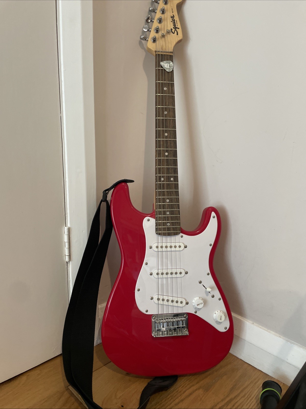 Squier Mini 3/4 Size Stratocaster Electric Guitar,
