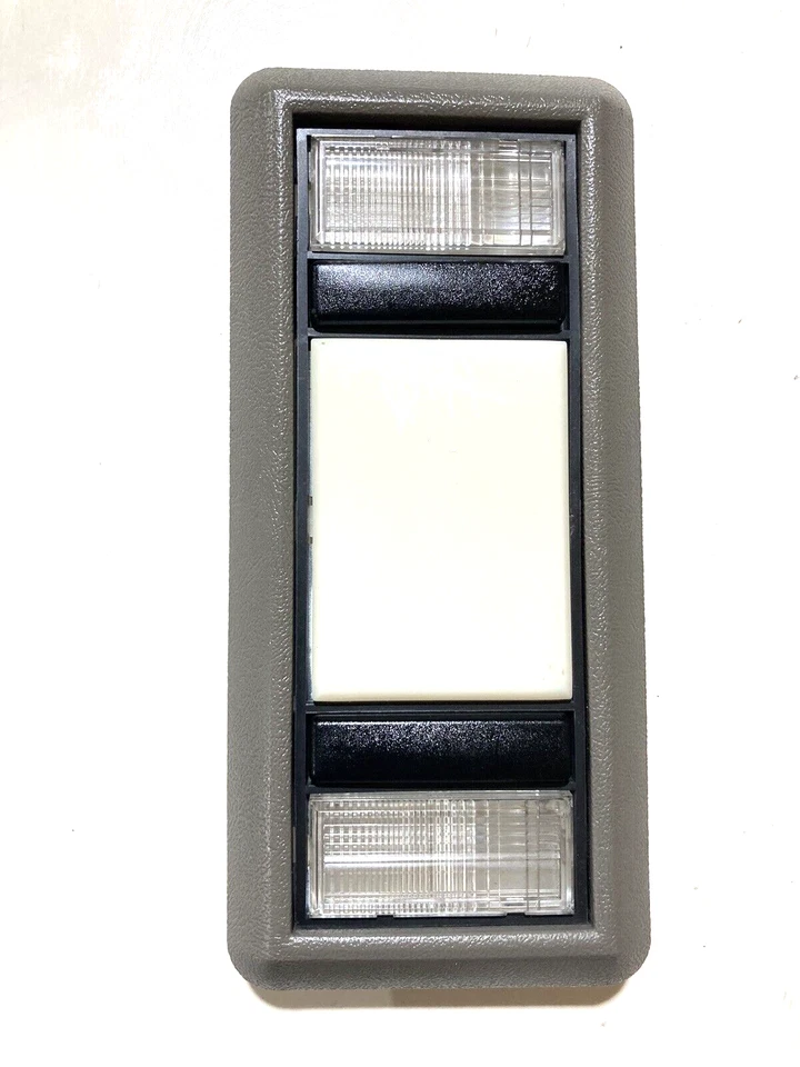 Chevrolet (GMC) 1988-1998 C/K luz domo (gris) Suburban, Tahoe (con lente) Foto 2 de 4