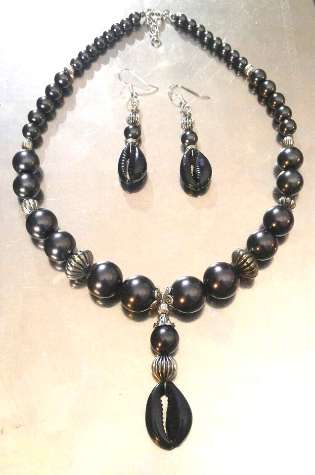 Conjunto de collar de perlas de imitación negras y concha de Cowrie conjunto de joyas para mujer Foto 2 de 4