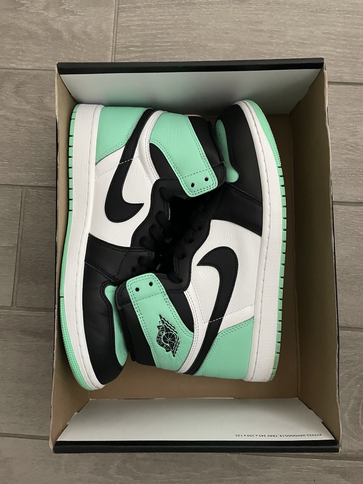SAOLA Jordan 1 Green Glow