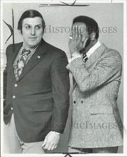 1972 Press Photo Ronald Floyd escorted by Deputy U.S. Marshal in Detroit