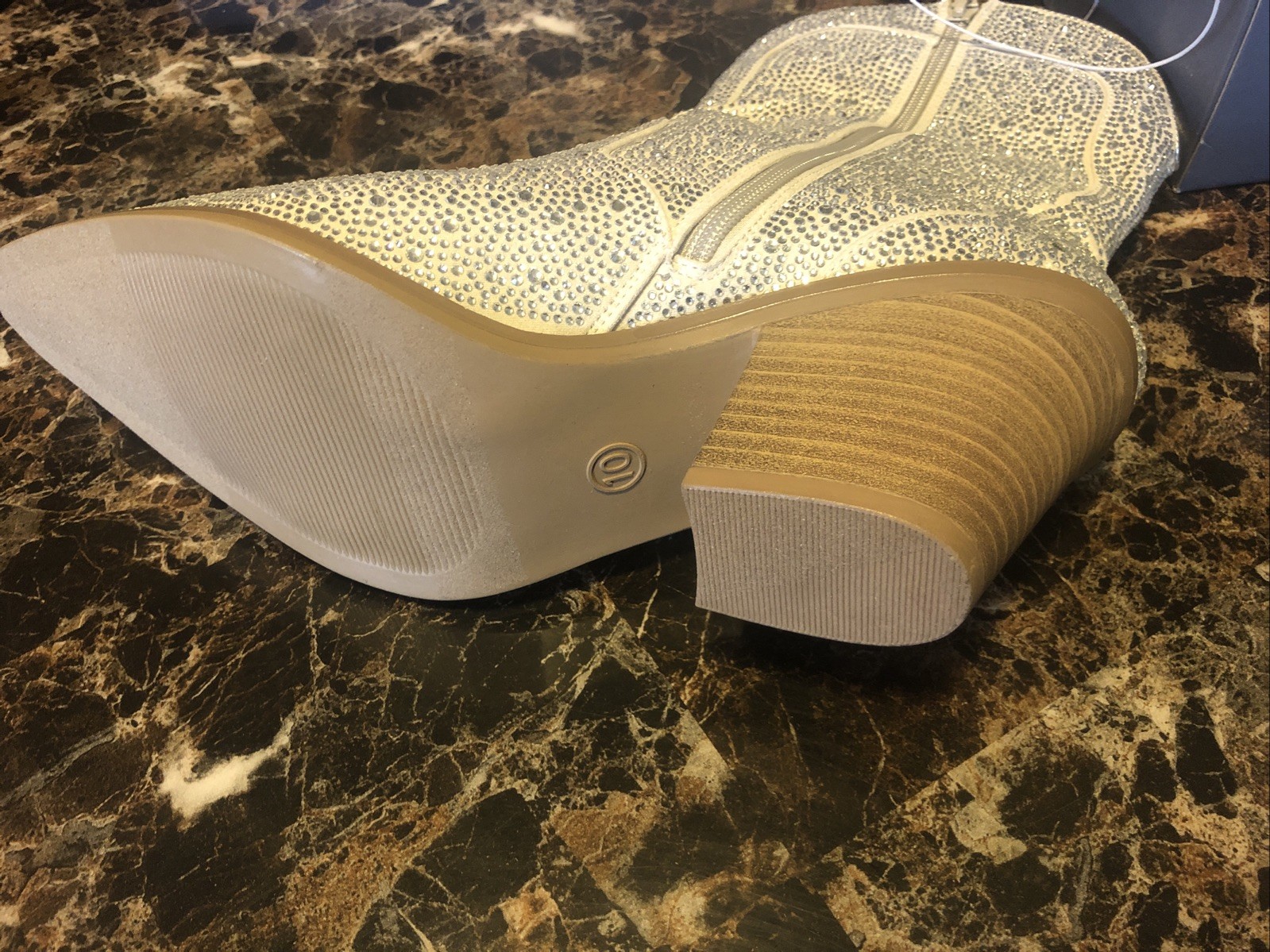 Universal Thread Boots Size 10 - image 4