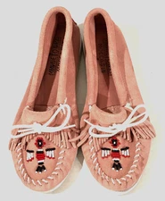Minnetonka Shoes Moccasins Thunderbird Pink Suede - Women Size 9