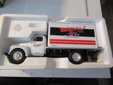 BITCHIN' PRODUCTS 1951 FORD F-6 DRY GOOD VAN BOX TRUCK FIRST GEAR #29-1252