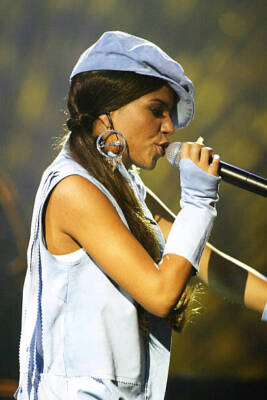 Ms Dynamite on stage at MOBO awards at London Arena on October 1 2- Old Photo 8