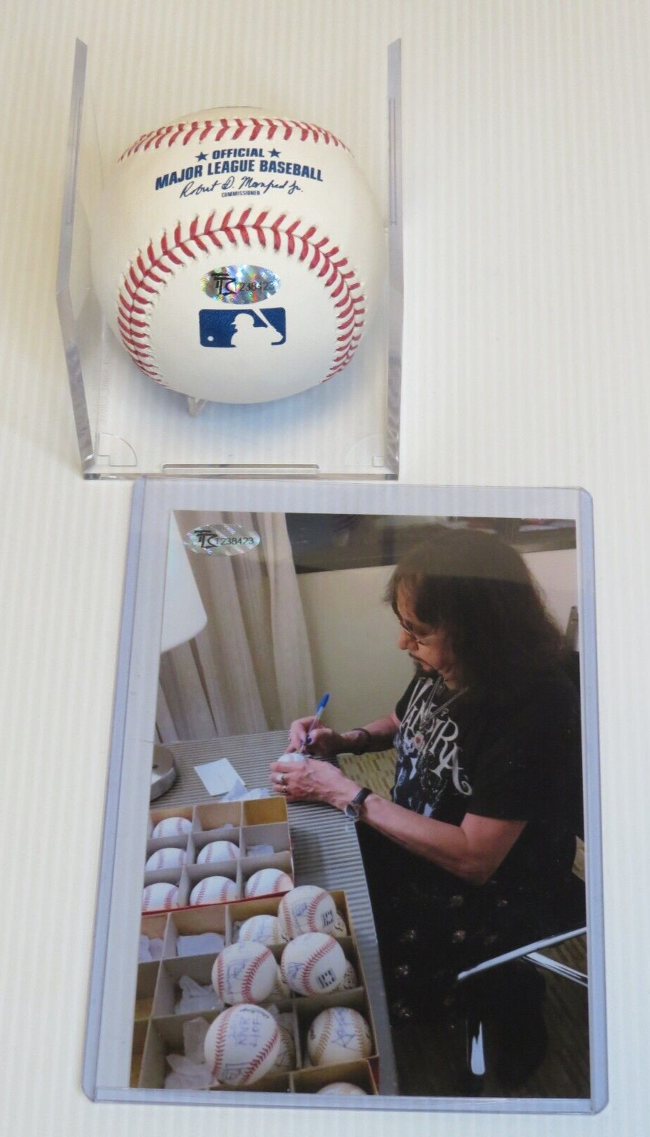 KISS ACE FREHLEY AUTOGRAPH BASEBALL DISPLAY & PHOTO GUITAR PICK & DONRUSS CARD