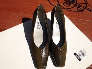 olive green pumps shoes