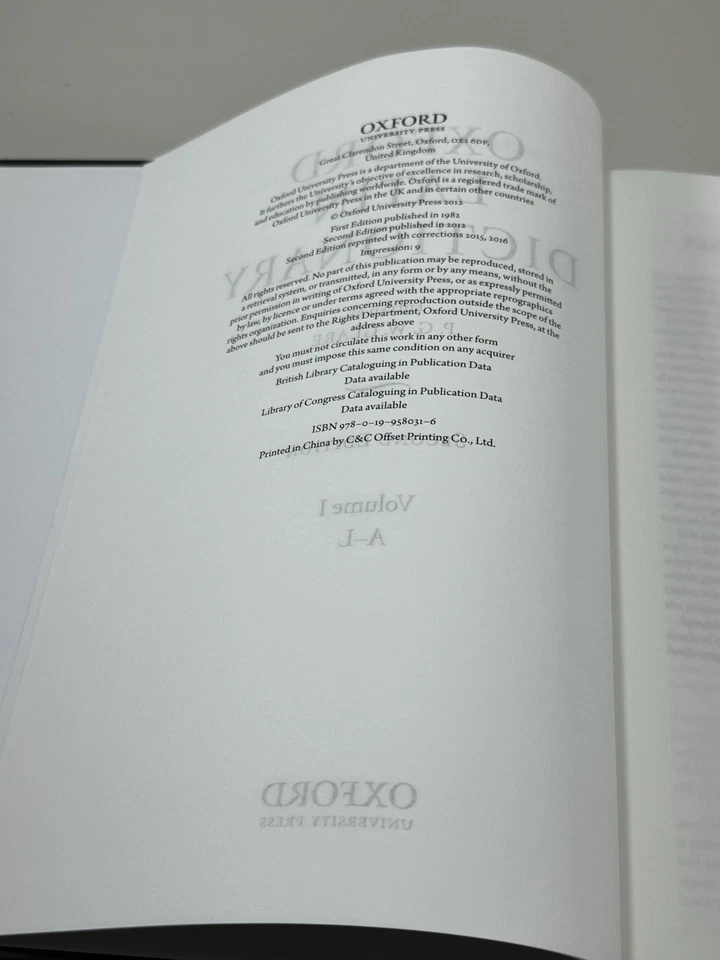 Oxford Latin Dictionary Volume 1 ONLY (A-L) ISBN 9780199580316 - Image 4 of 4