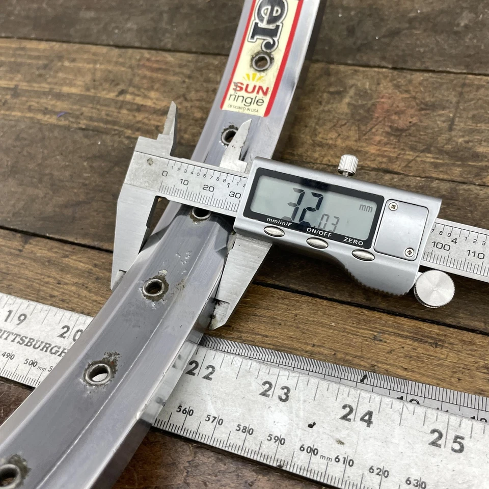 Llanta BMX Sun Ringle Big Baller 20 pulgadas 36H aleación plateada ojales estilo libre de colección Foto 3 de 4