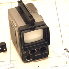 Vintage 1976 Panasonic Solid State Portable TR-555 W/ Power Adapter - Working!