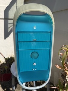 Apple Power Mac G3 Blue & White (B&W) And External FireWire Drive