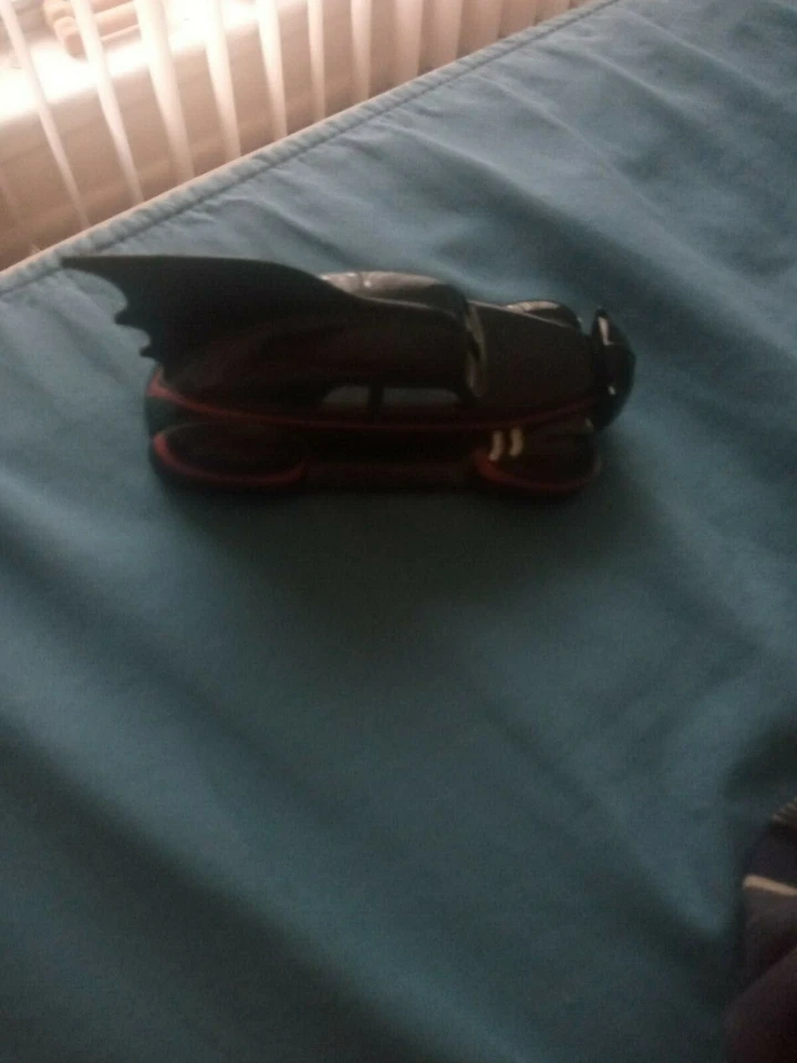 figura de acción batimóvil hecha de metal Foto 3 de 4