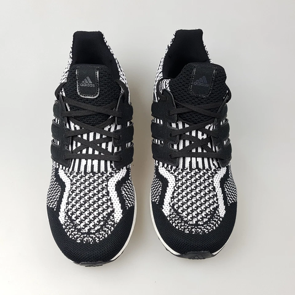 Women's ADIDAS Ultra Boost 5.0 DNA'11 US | 44 EU Runners Oreo | 3+ Extra 10% Off Foto 3 de 4