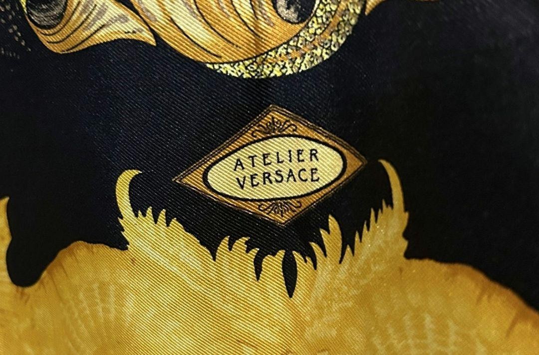 ＡTELIER Ｖersace Silkスカーフ　UNI Atelier Versace scarf large silk 86cm 33″ logo black yellow
