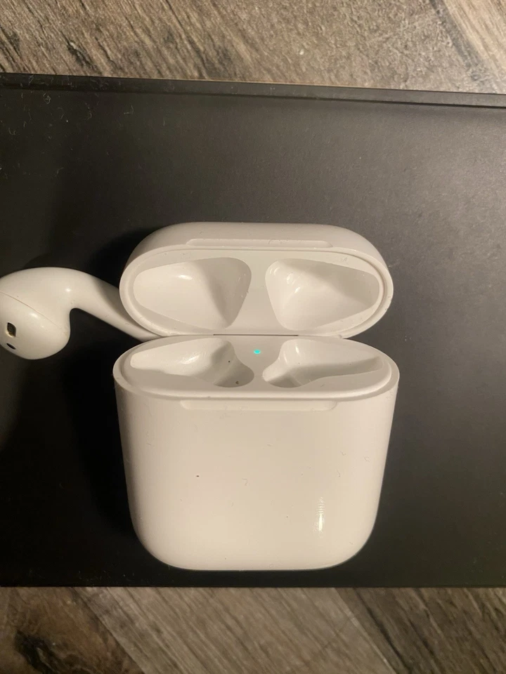 Apple AirPods (1st generation), photo 3 sur 5