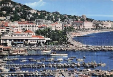 6 CANNES LE PORT LE CASINO MUNICIPAL ET LA CROISETTE VUS DU SUQUET