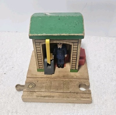 Wooden Railway Thomas the Train - Sodor Conductor Shed 2001 Learning Curve 