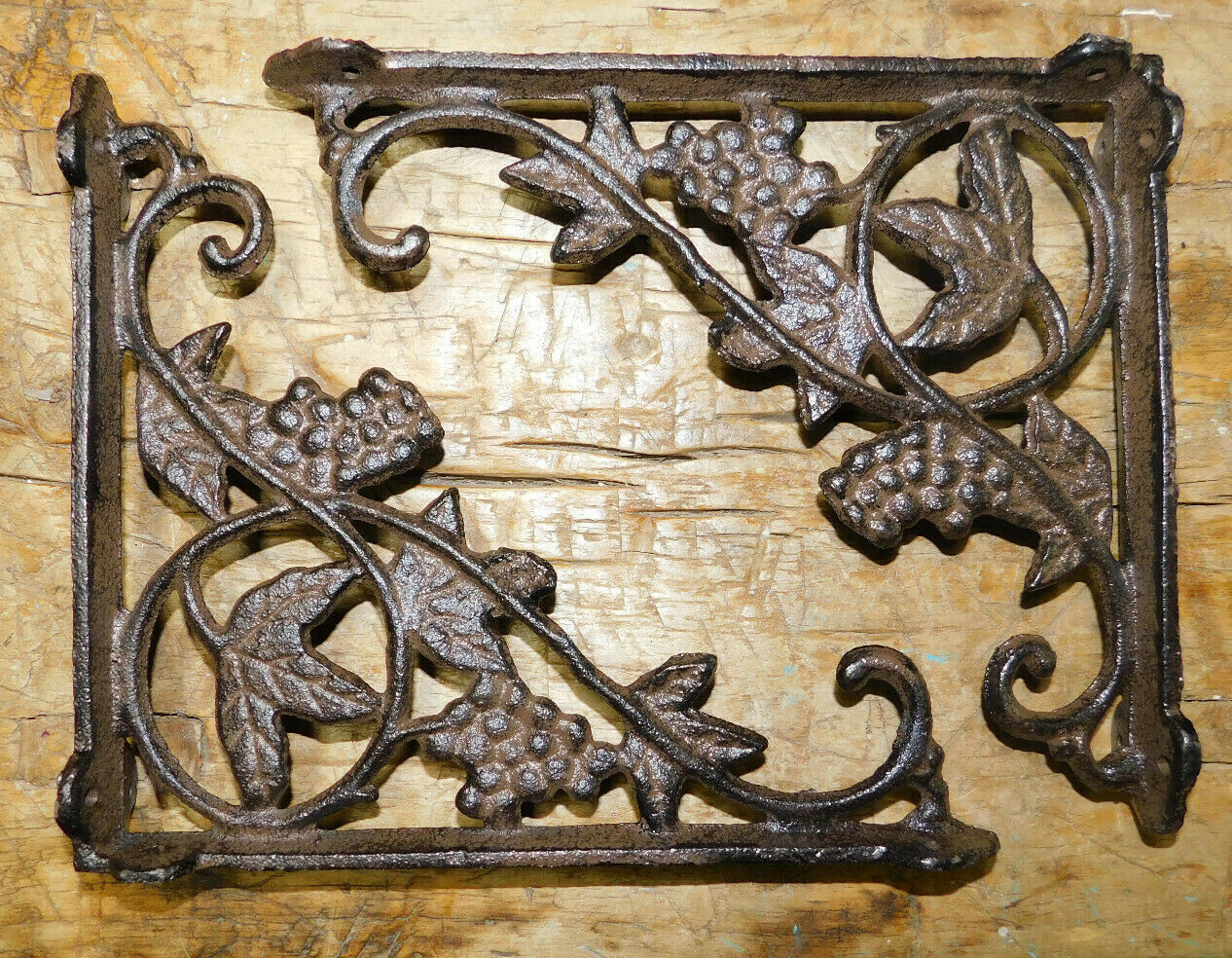 2 Cast Iron Antique Style HD GRAPES & VINE Brackets Garden Braces Shelf Bracket