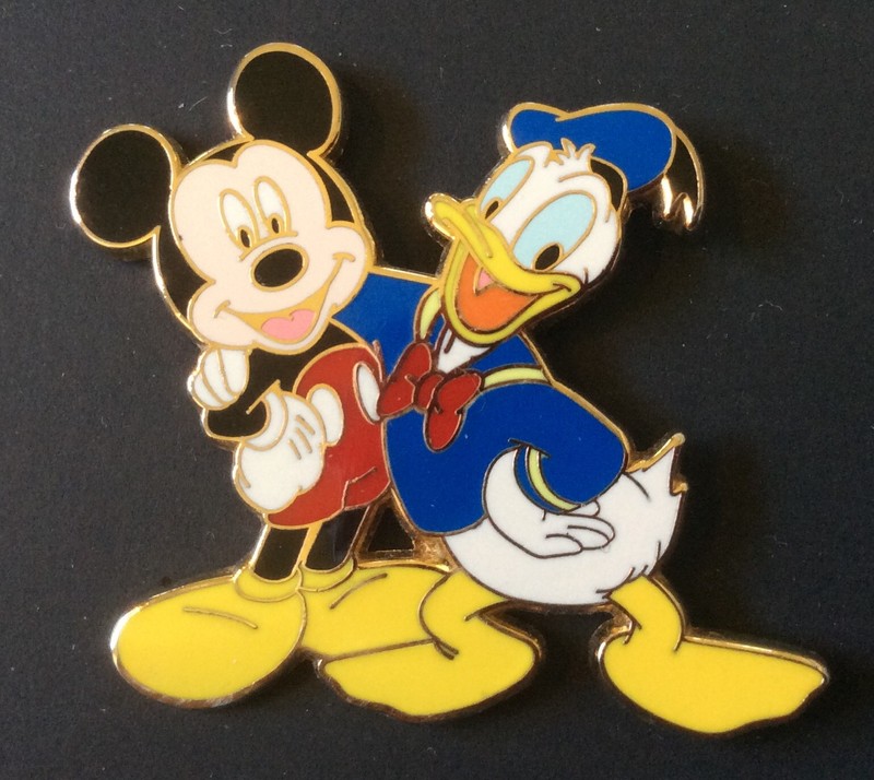 Disney’s Mickey Mouse and Donals Duck hugging pin