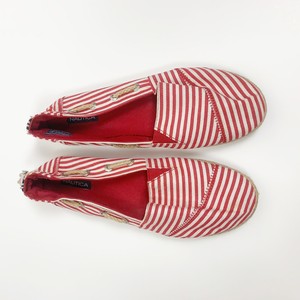 sapato vermelho e branco